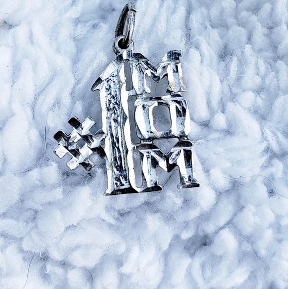 Vintage 1960's Sterling Silver #1 Mom Pendant - Picture 6 of 6